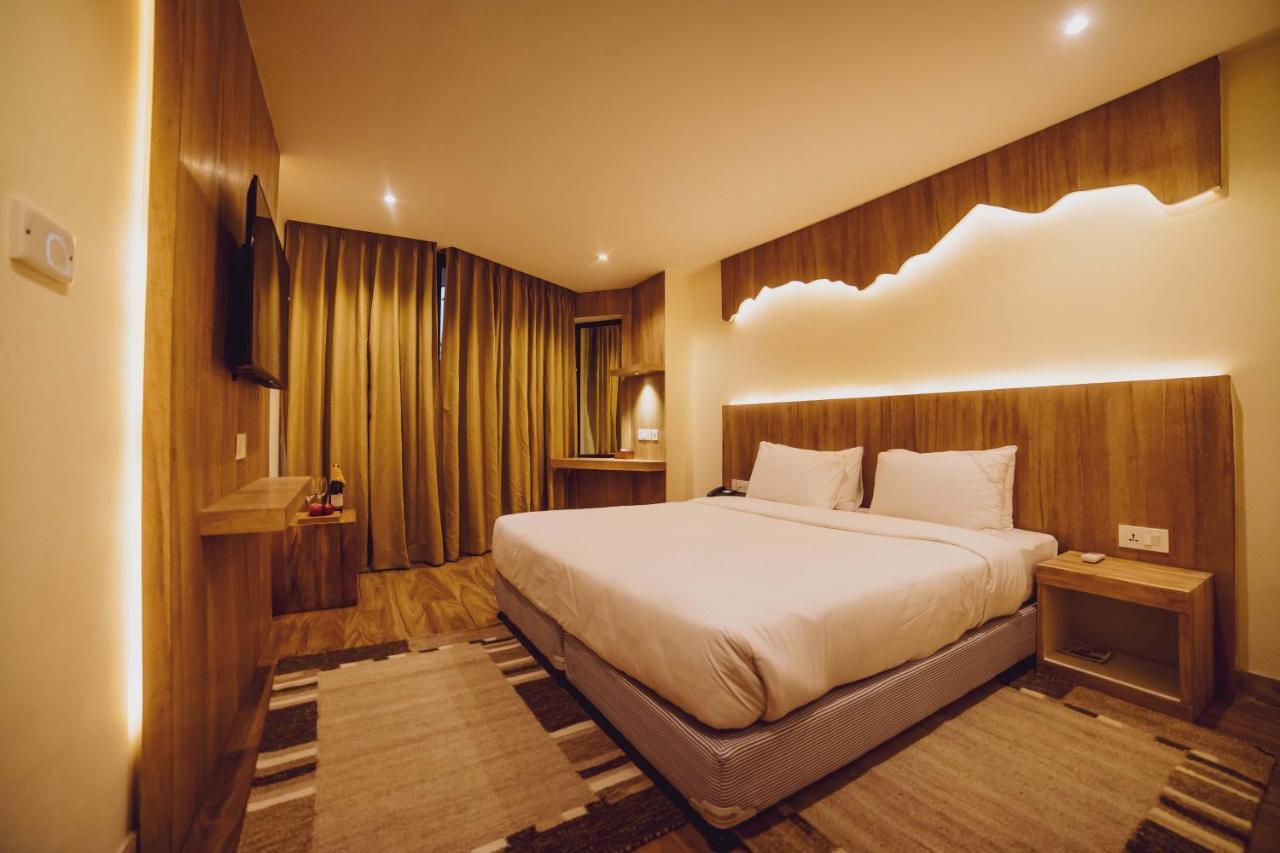 فندق Aabas Pokhara By Barahi Hospitality المظهر الخارجي الصورة