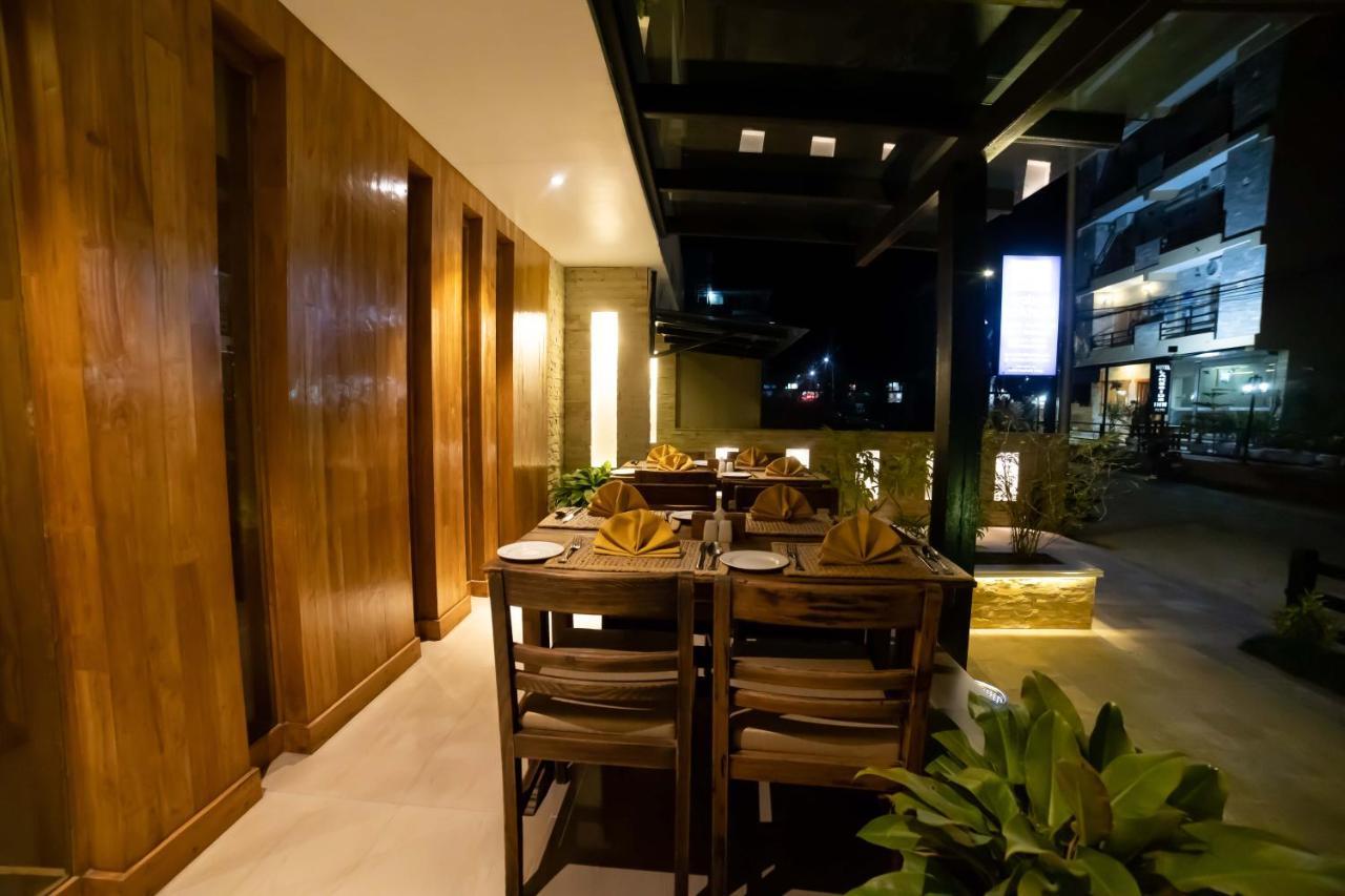 فندق Aabas Pokhara By Barahi Hospitality المظهر الخارجي الصورة