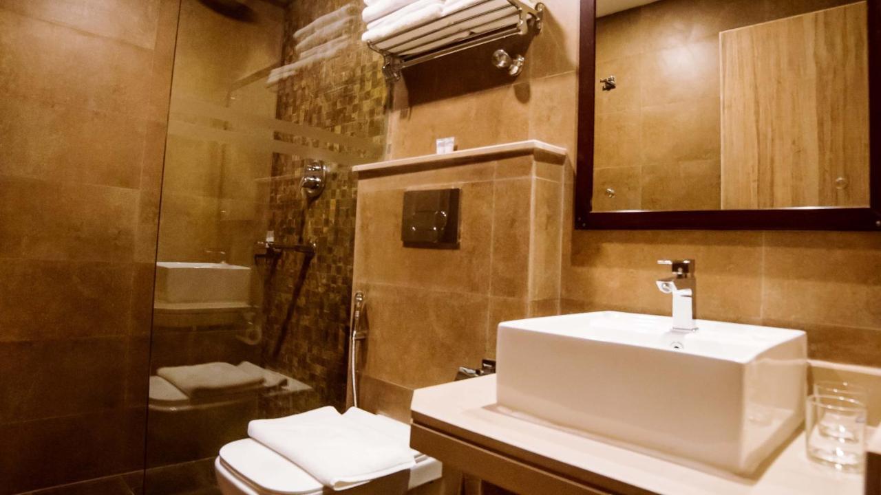 فندق Aabas Pokhara By Barahi Hospitality المظهر الخارجي الصورة