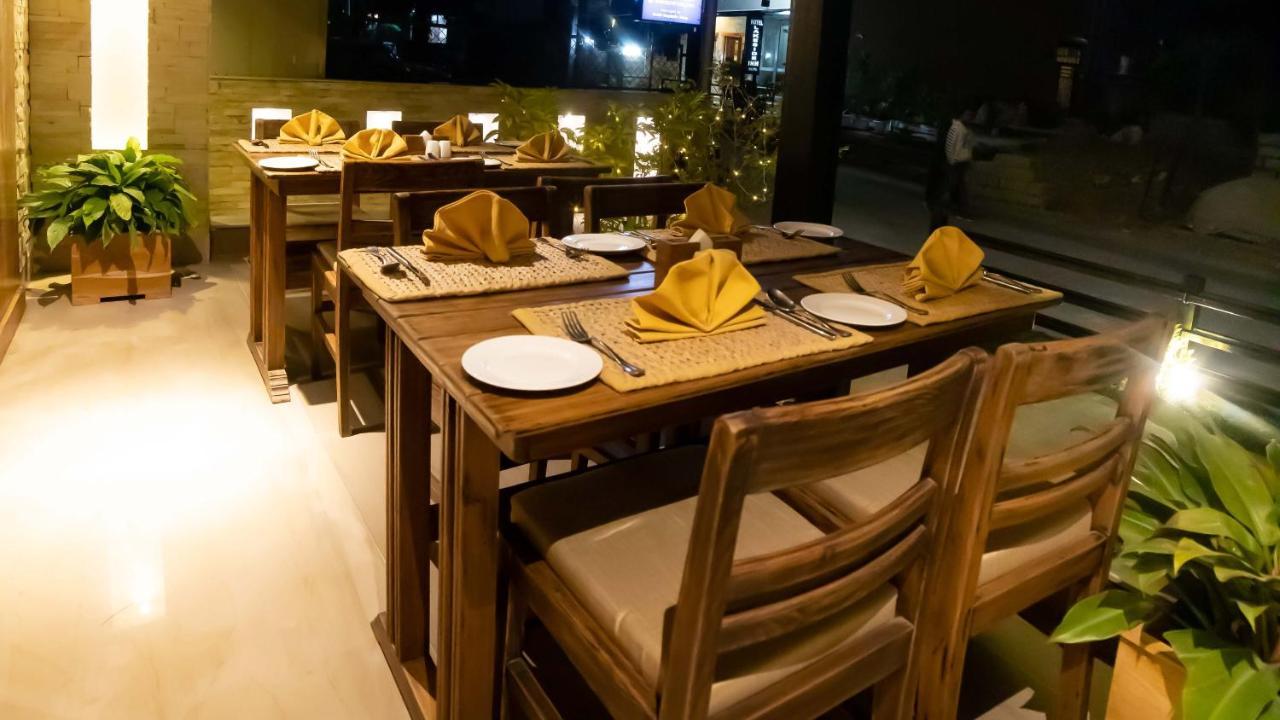 فندق Aabas Pokhara By Barahi Hospitality المظهر الخارجي الصورة