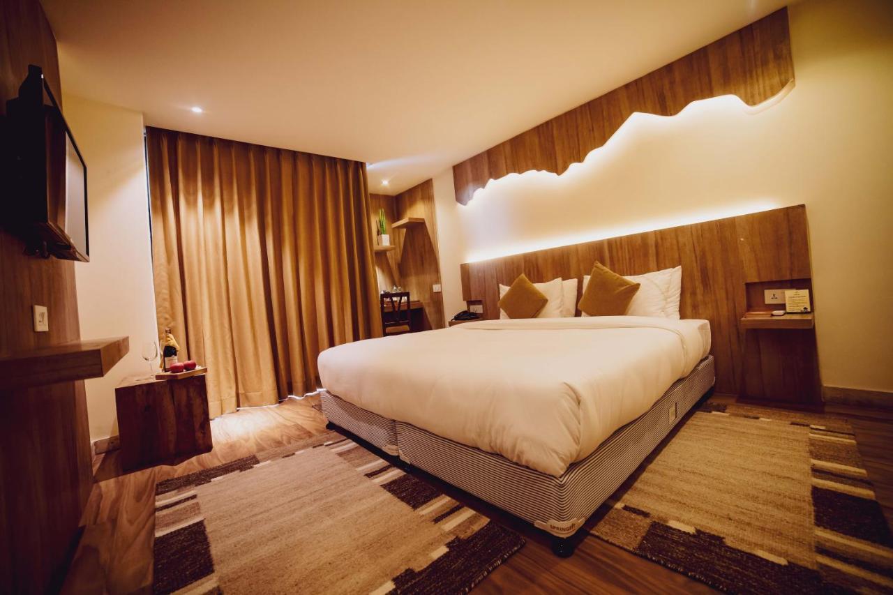 فندق Aabas Pokhara By Barahi Hospitality المظهر الخارجي الصورة