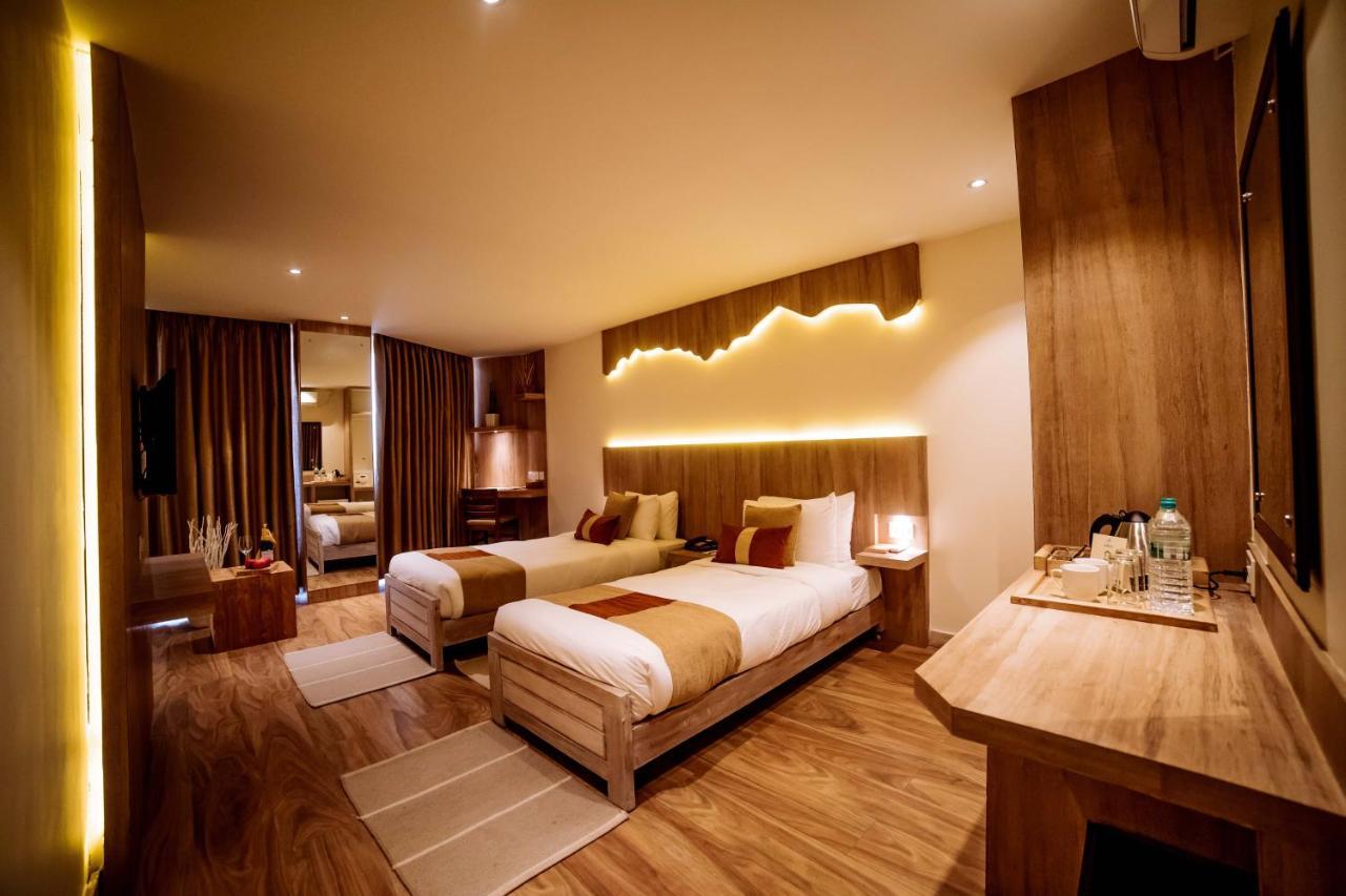فندق Aabas Pokhara By Barahi Hospitality المظهر الخارجي الصورة