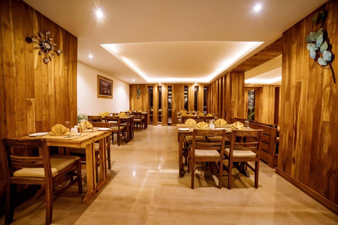 فندق Aabas Pokhara By Barahi Hospitality المظهر الخارجي الصورة