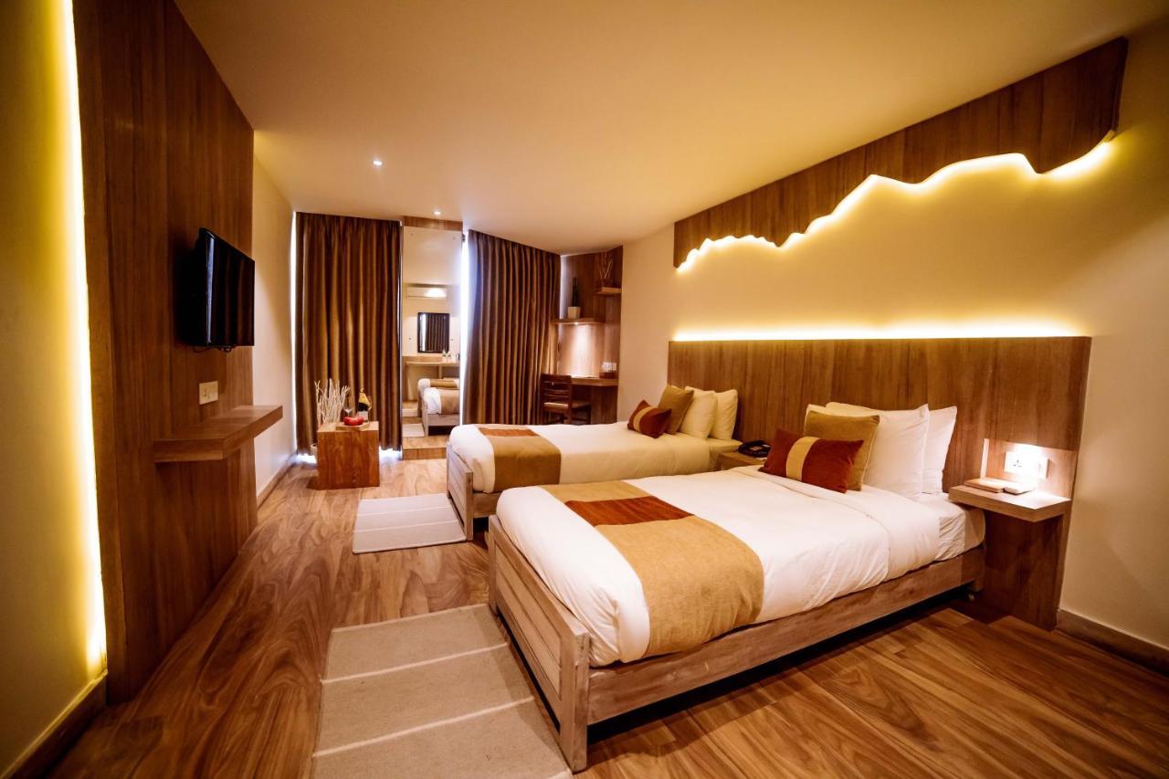 فندق Aabas Pokhara By Barahi Hospitality المظهر الخارجي الصورة