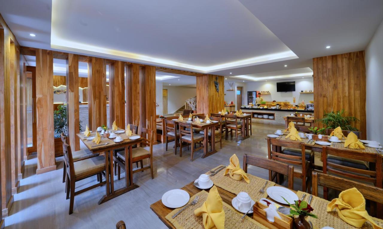 فندق Aabas Pokhara By Barahi Hospitality المظهر الخارجي الصورة