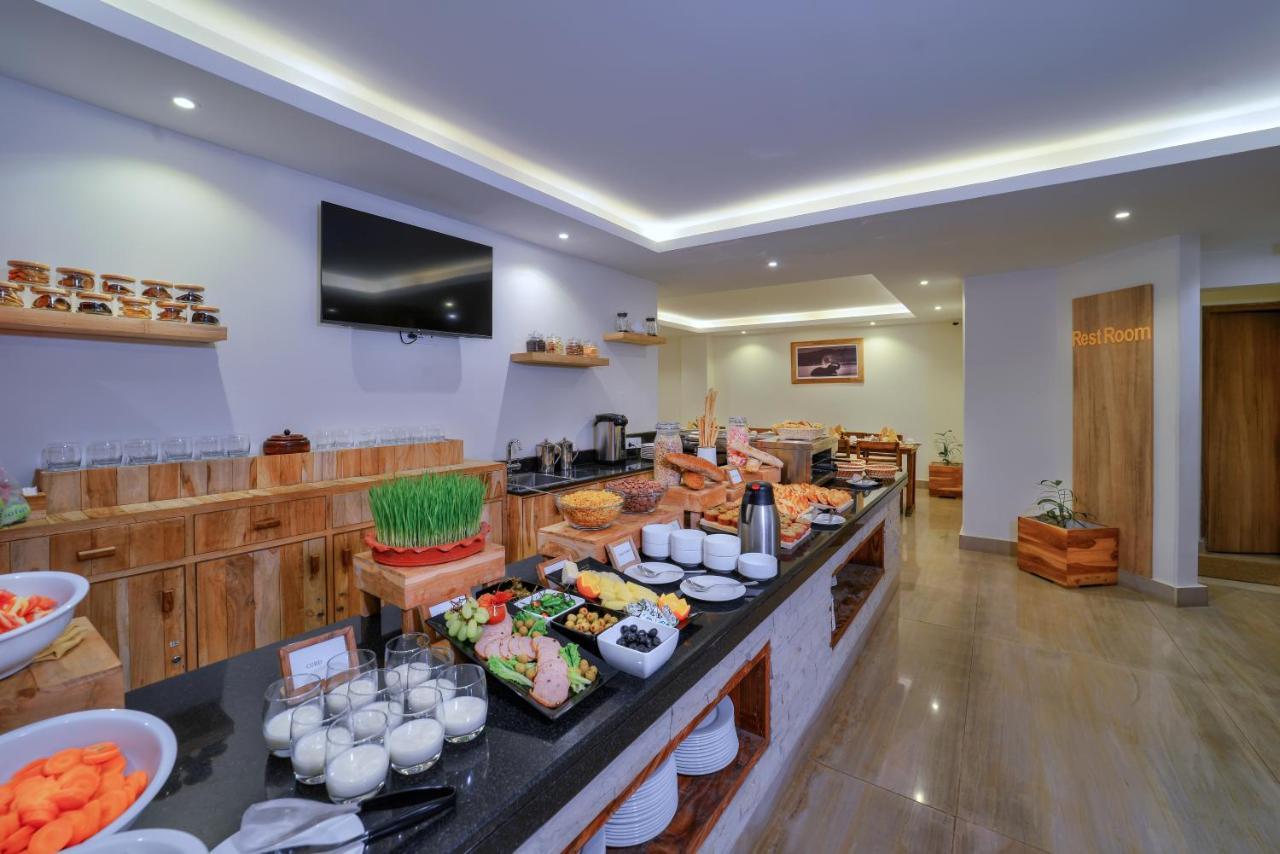 فندق Aabas Pokhara By Barahi Hospitality المظهر الخارجي الصورة