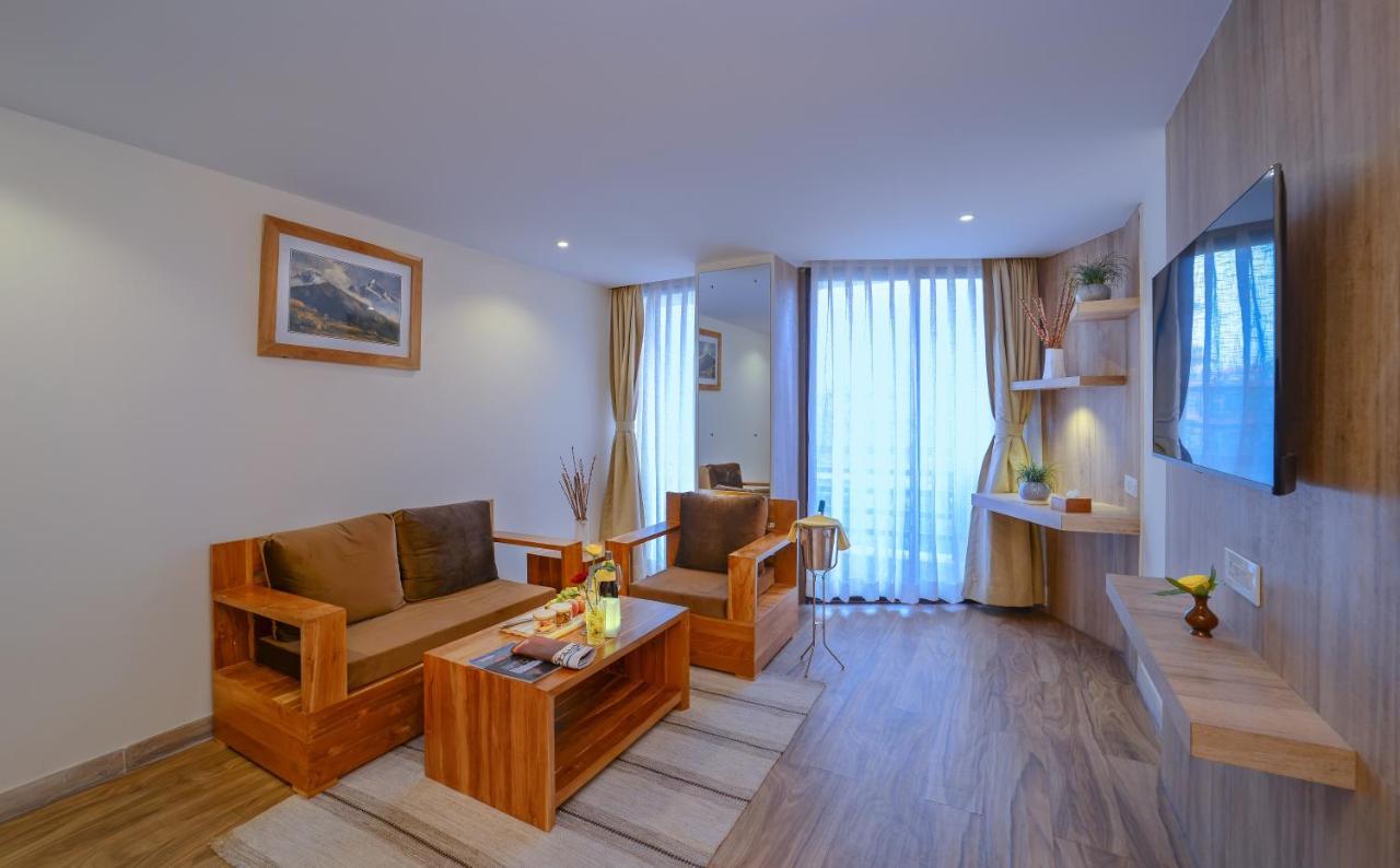 فندق Aabas Pokhara By Barahi Hospitality المظهر الخارجي الصورة