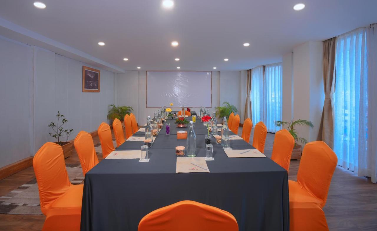 فندق Aabas Pokhara By Barahi Hospitality المظهر الخارجي الصورة