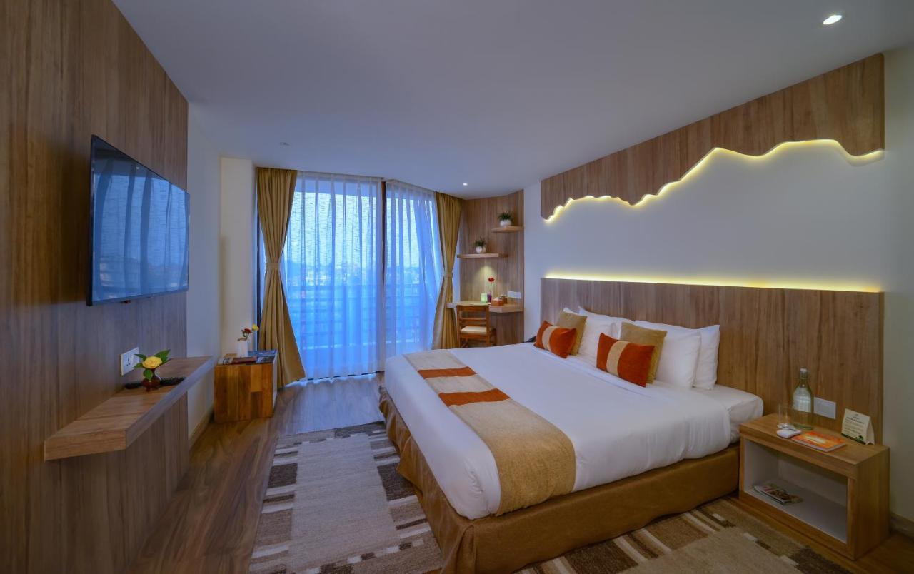 فندق Aabas Pokhara By Barahi Hospitality المظهر الخارجي الصورة