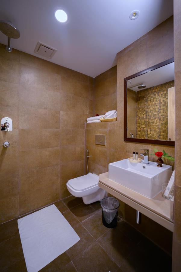 فندق Aabas Pokhara By Barahi Hospitality المظهر الخارجي الصورة