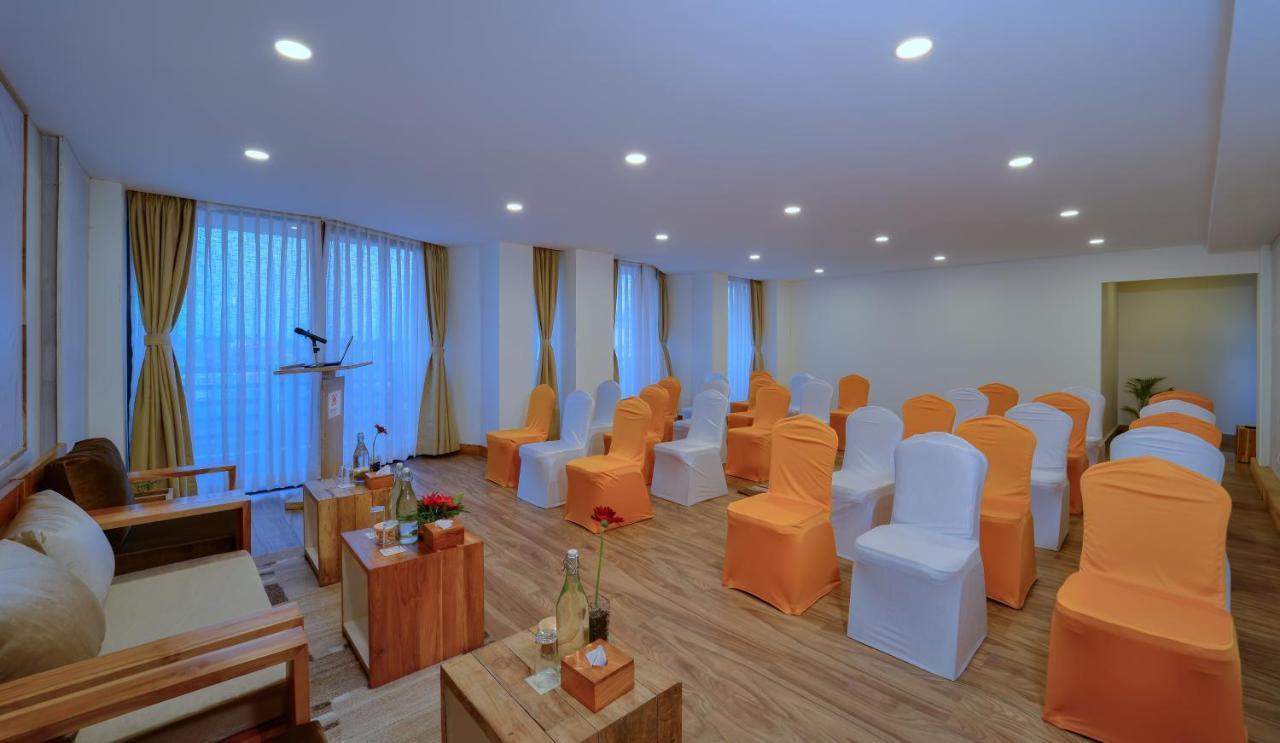 فندق Aabas Pokhara By Barahi Hospitality المظهر الخارجي الصورة