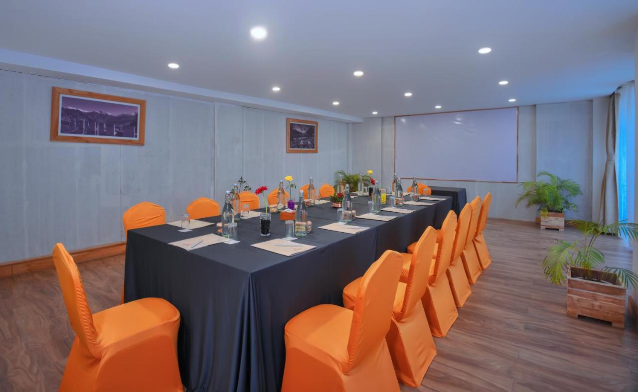 فندق Aabas Pokhara By Barahi Hospitality المظهر الخارجي الصورة