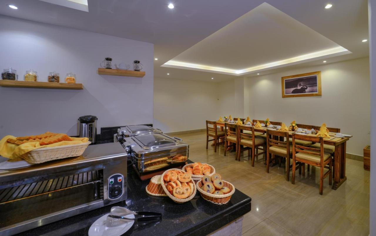 فندق Aabas Pokhara By Barahi Hospitality المظهر الخارجي الصورة